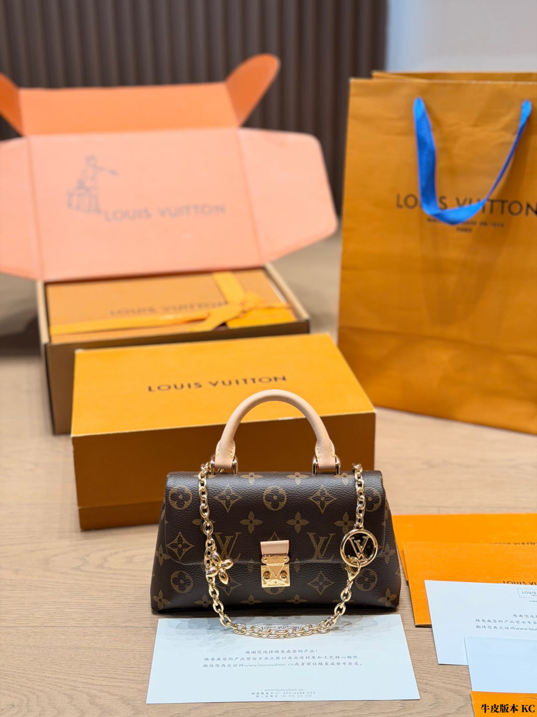 Louis Vuitton LV Monogram Handbag Cowhide Leather